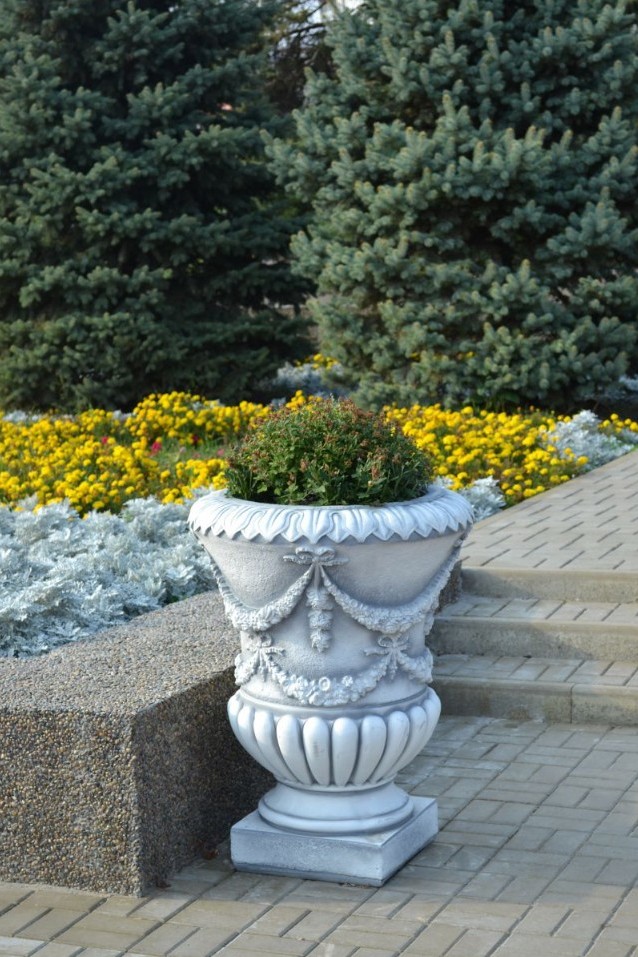 Вазы и цемента (бетона) своими руками: 51 фотоидея вазонов для дачи и сада | steklorez69.ru